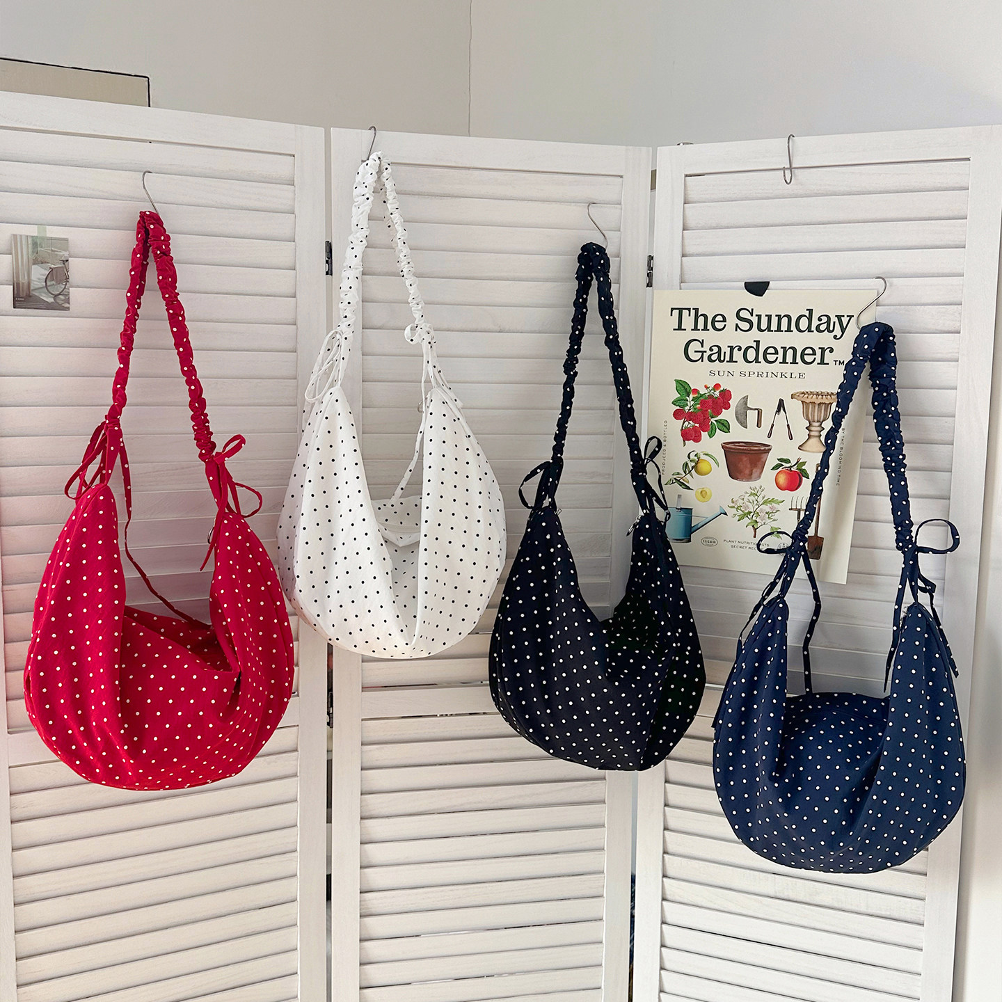 初春新款韩版百搭牛角包褶皱小清新高级感单肩包女波点尼龙斜挎包