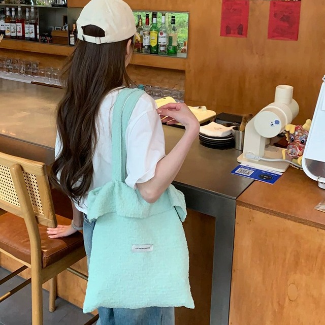 春夏新款木耳边荷叶边韩文褶皱字母波点时尚百搭小众单肩包通勤包