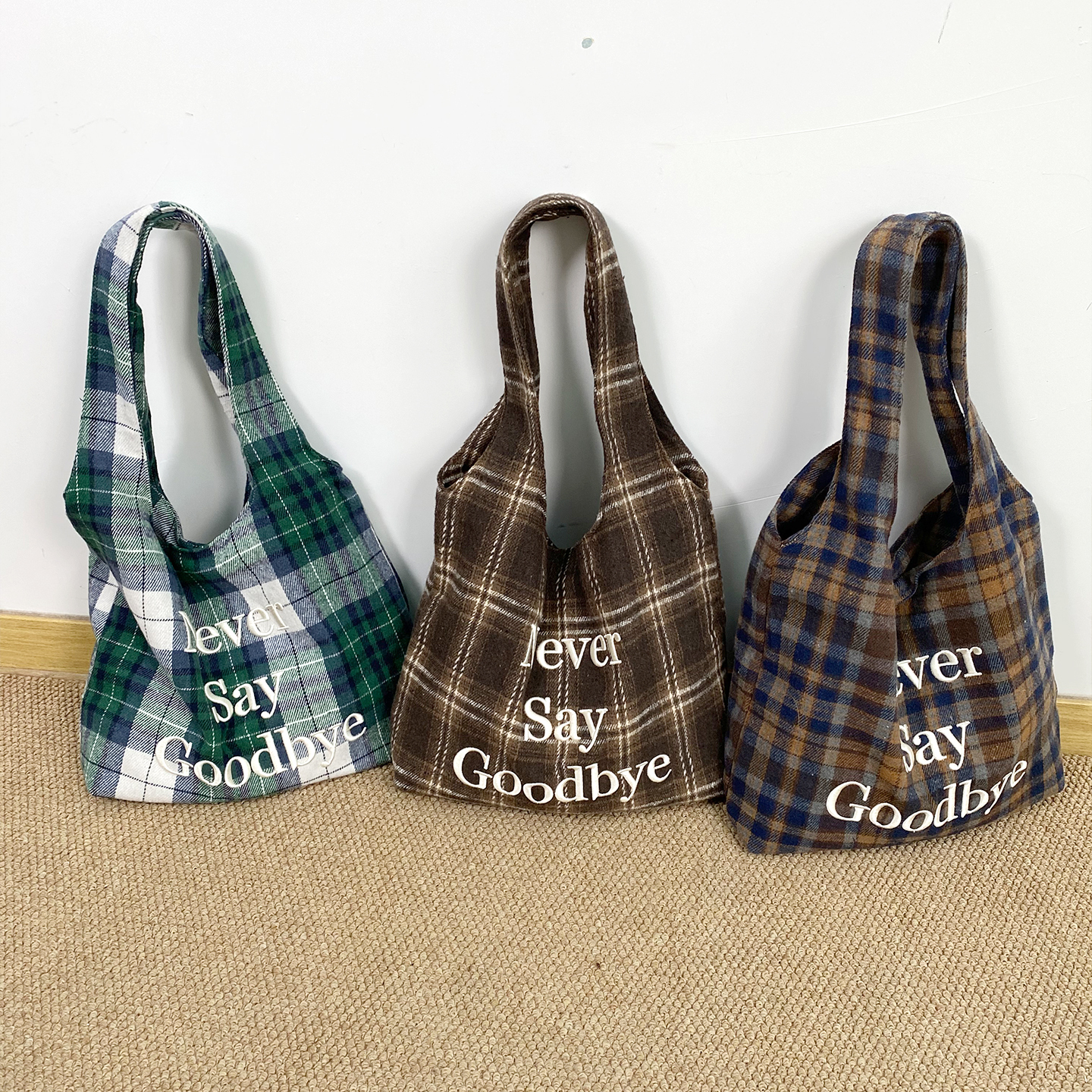 秋冬毛呢格子包包女韩版时尚重工刺绣字母托特包学院大容量单肩包