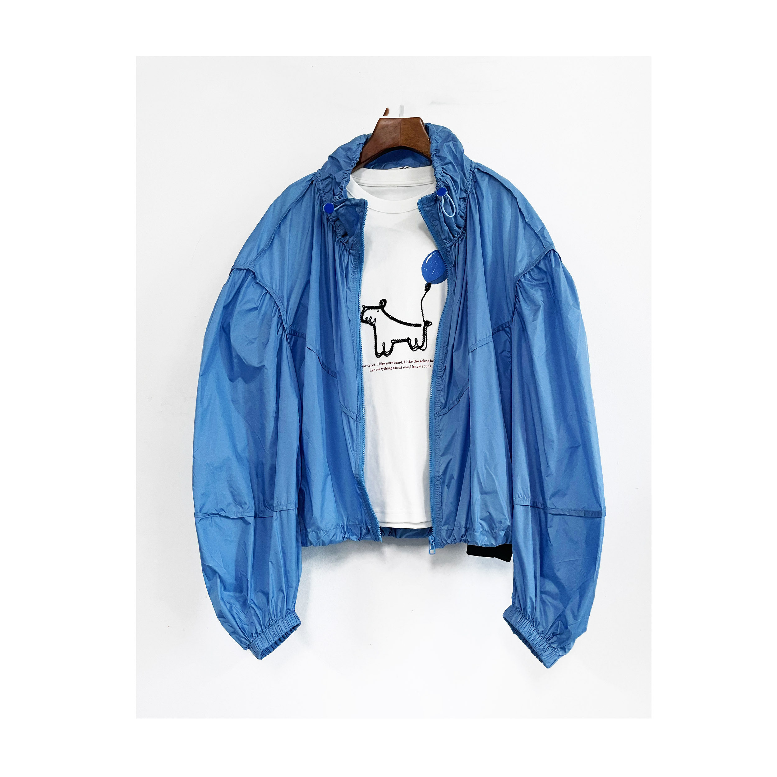 新品 天蓝色时尚薄款风衣外套女半高领拉链抽绳户外运动山系原单