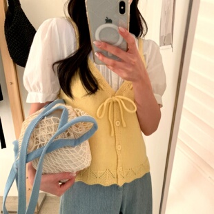 新款春秋V领系带钩花宽松针织吊带叠穿2026短款女装无袖背心外搭