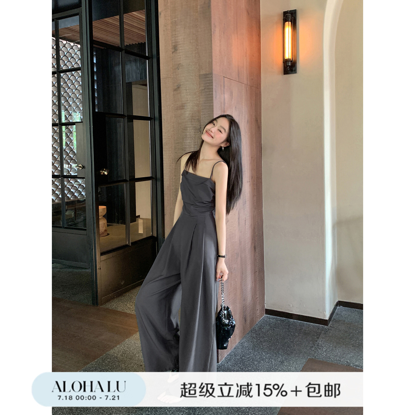 鹿见喜简约翻折领吊带连体裤