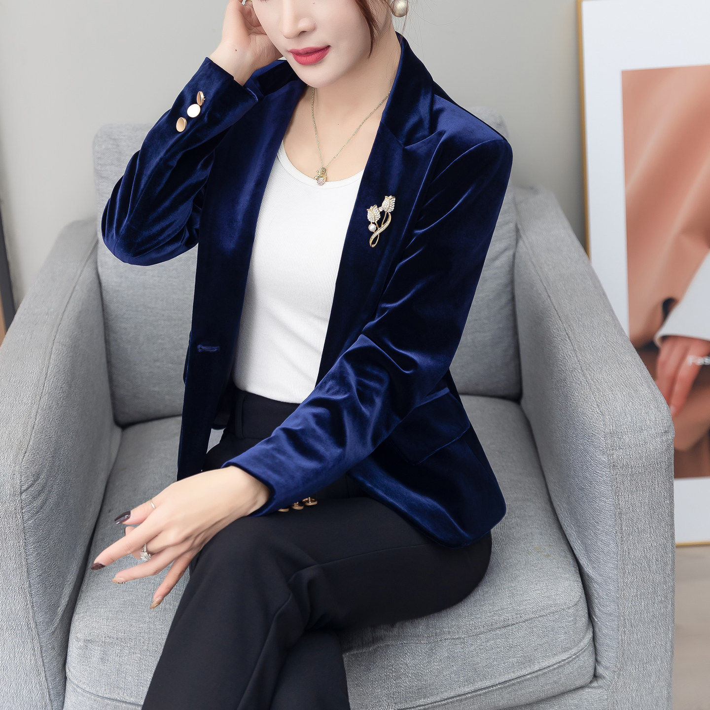 2025新款高级感春秋短款金丝绒西装女外套小个子通勤休闲时尚西服