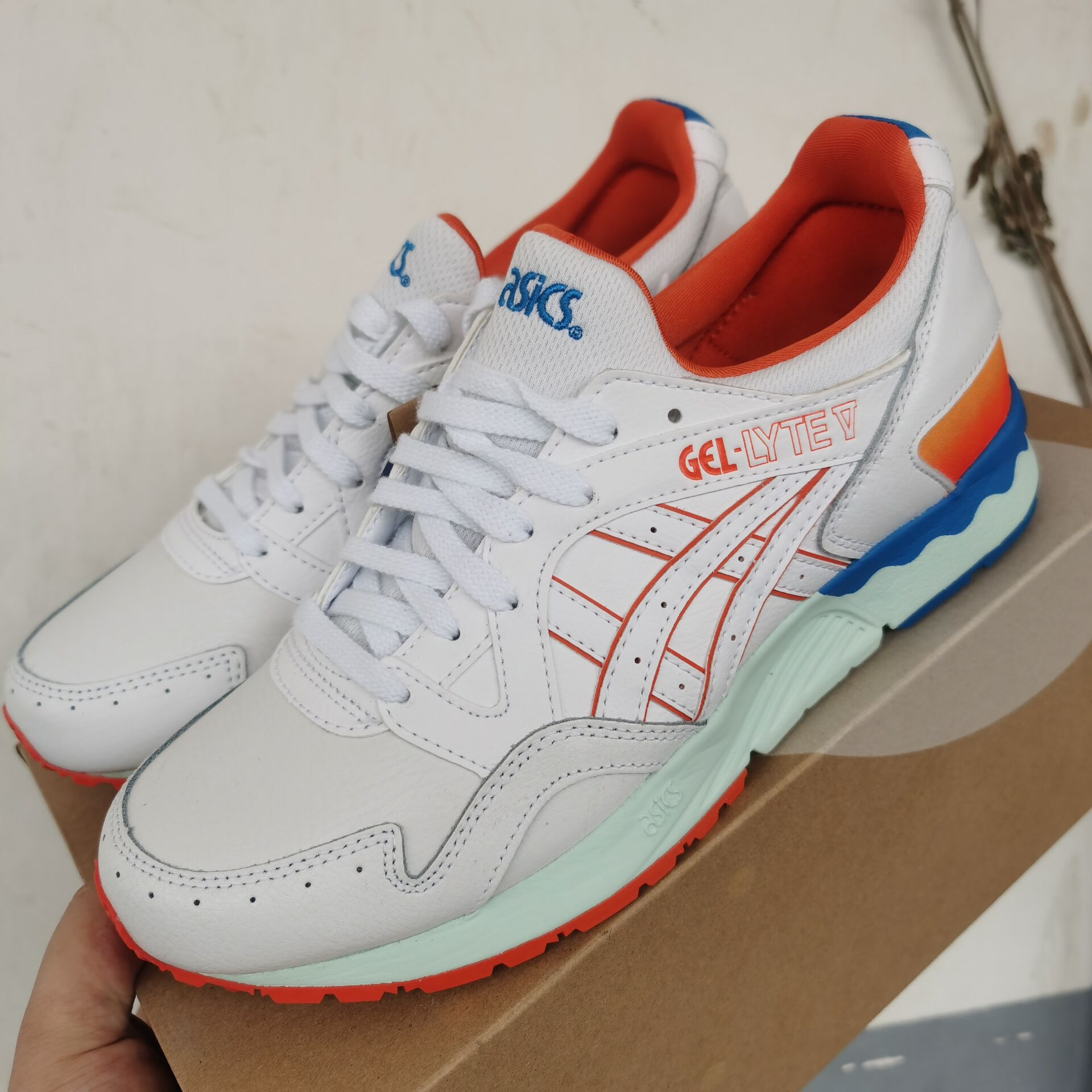 亚瑟士/Asics Gel Lyte V 1203A049-10 2复古休闲慢跑鞋 全皮