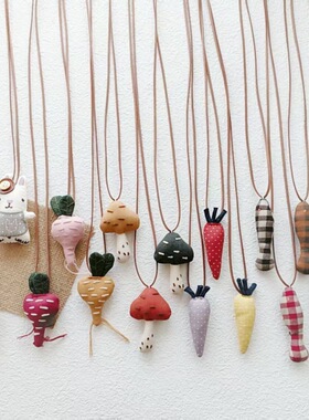 秋冬新款动物卡通布艺充棉手工刺绣毛绒公仔挂脖项链配饰毛衣链女