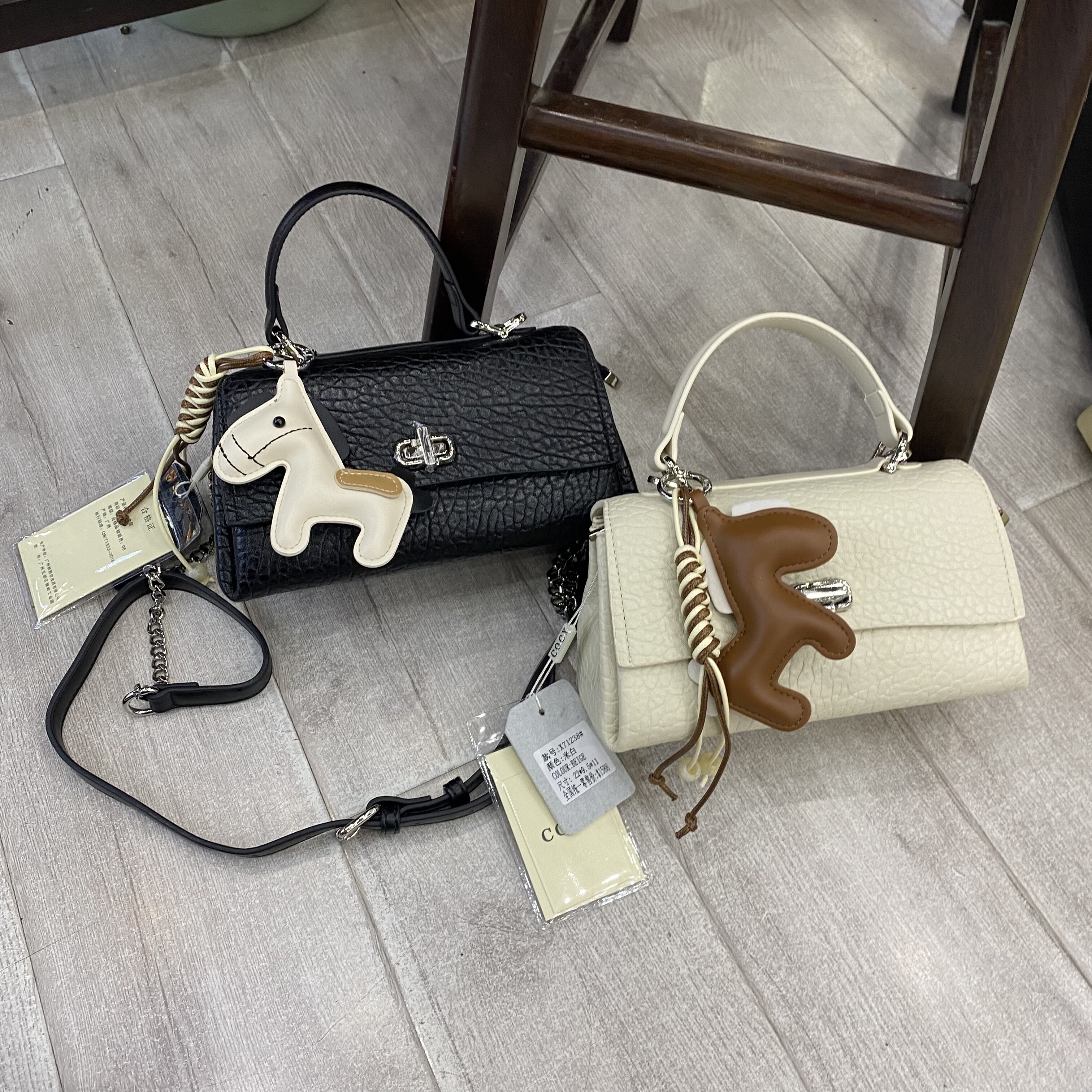 新款女包时尚百搭单肩包腋下包链条包斜跨包手提锁扣小方包71238