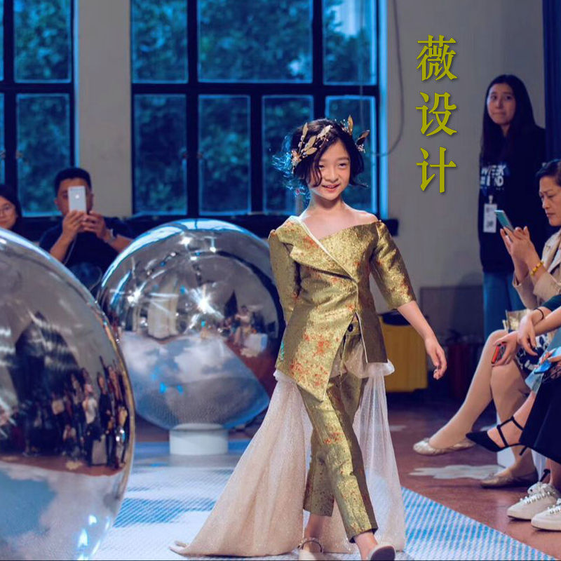 薇设计高端t台礼服金色拖尾