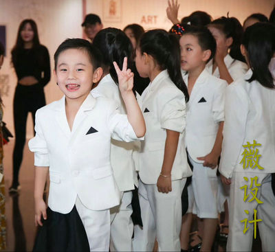 薇设计高原创模特走秀白色西装