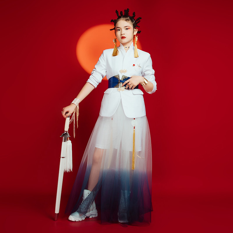 新款女童礼服走秀tt台影楼摄影