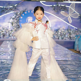 薇设计新款发布会秀场礼服中国风夸张女童演出服中式国潮T台出租