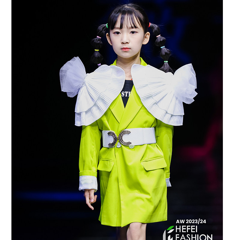 高端租赁绿色礼服走秀西装高定男童女童模特主持走秀潮服套装