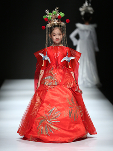 T台走秀国潮风京剧礼服时装周发布会新品中国红女童大红演出服租