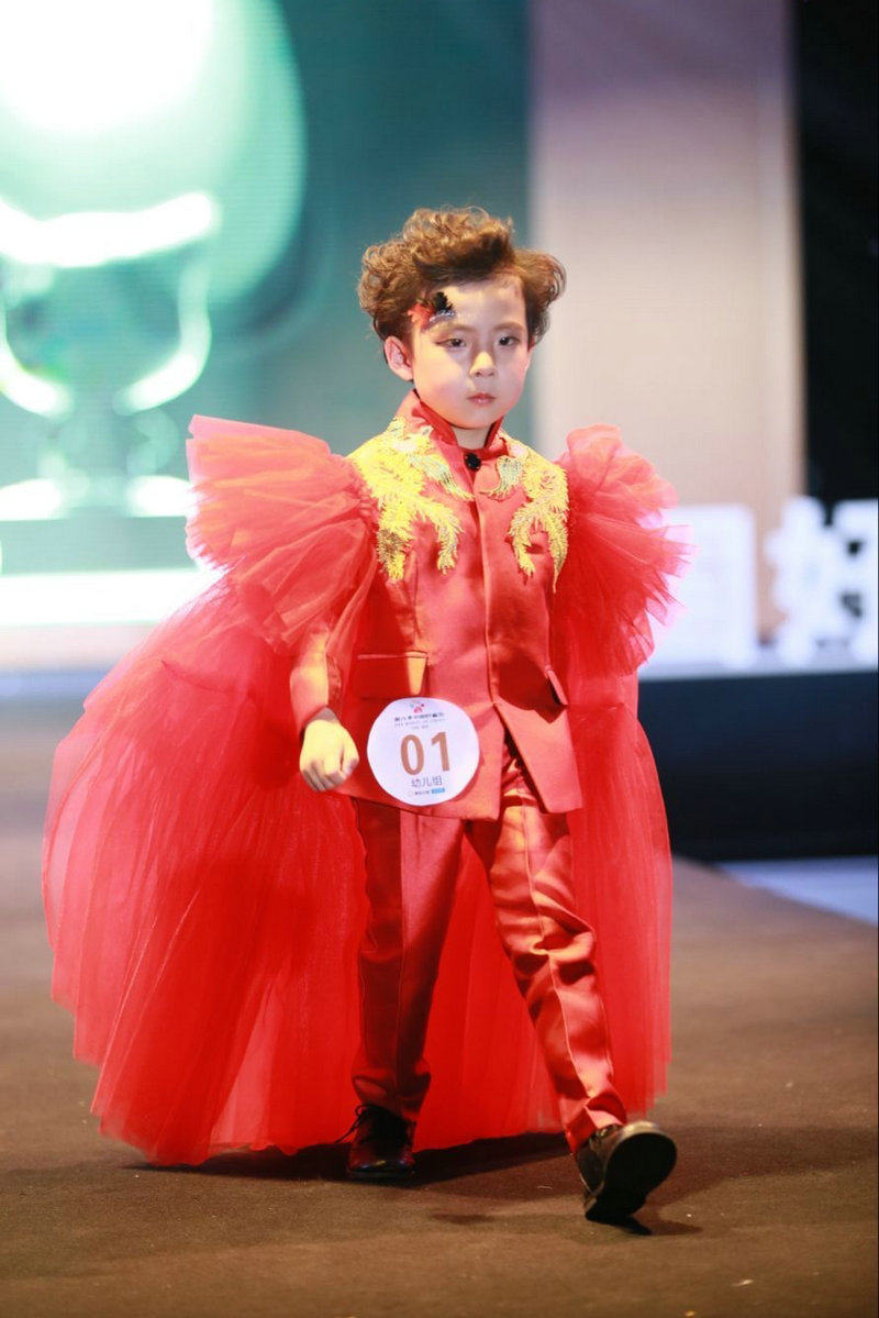薇设计国潮设计高端儿童礼服T台走秀比赛中国风夸张礼服男童出租