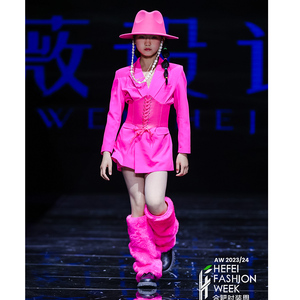 2023薇设计原创时装周秀场同款模特走秀玫红礼服西装T台走秀租赁