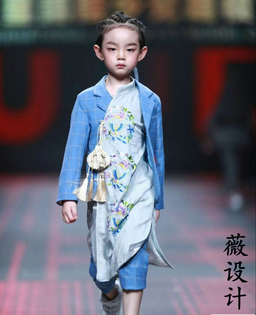 薇设计高端私人定制复古模特礼服