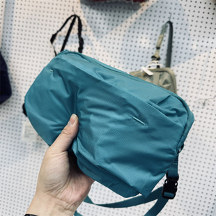 平替款 男女通用运动户外6升轻便型斜挎包背带长度可调腰包胸包