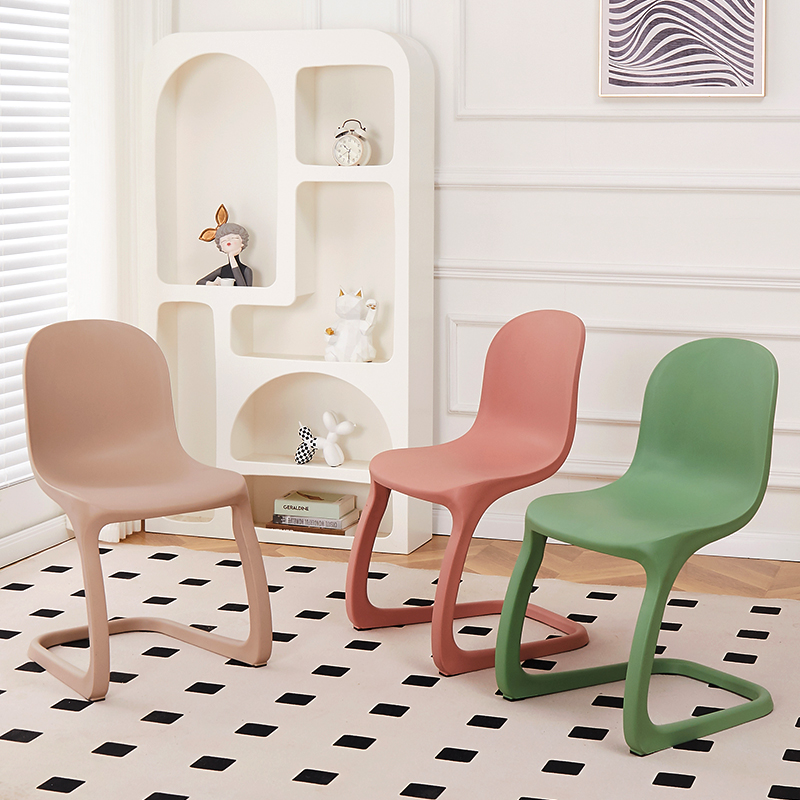 现代简约塑料PP大师设计款餐桌椅