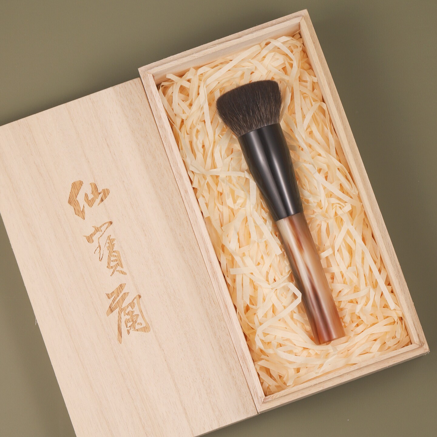 仙宝兰泡芙牛角灰鼠毛大号平头定妆粉饼专用刷粉底刷蜜粉超大蓬松
