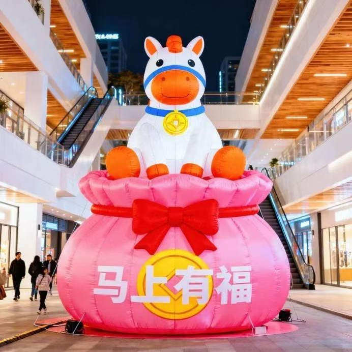 新年马抱福气模大型商场快闪