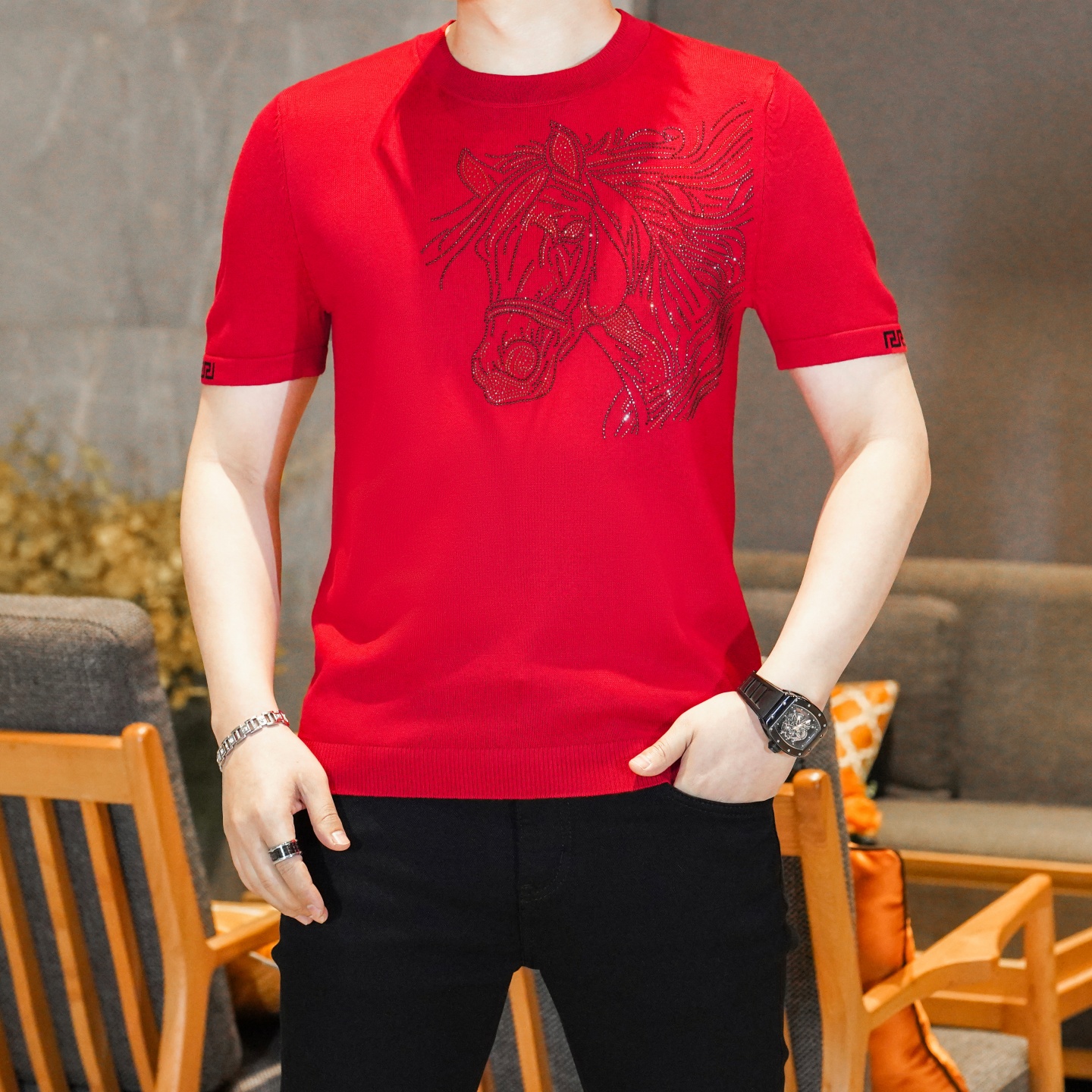 本命年红色男修身短袖烫钻马毛衣