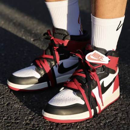 Air Jordan 1 AJ1 High OG 黑脚趾黑红高帮复古篮球鞋 DZ5485-106