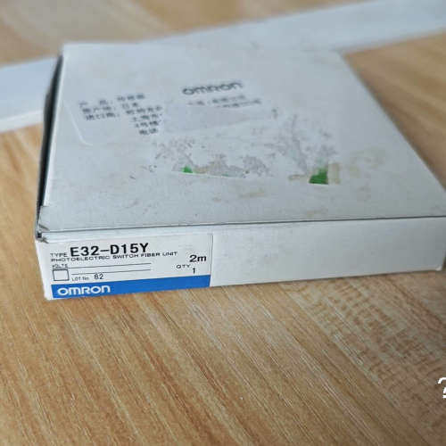 E32-D15Y光纤传感器，2米长度，原装正品带包装盒
