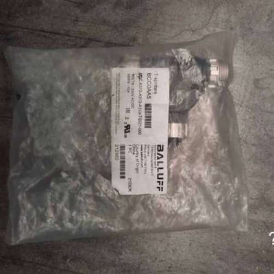 全新巴鲁夫T型接头，型号BCC0AA7 24V  3通