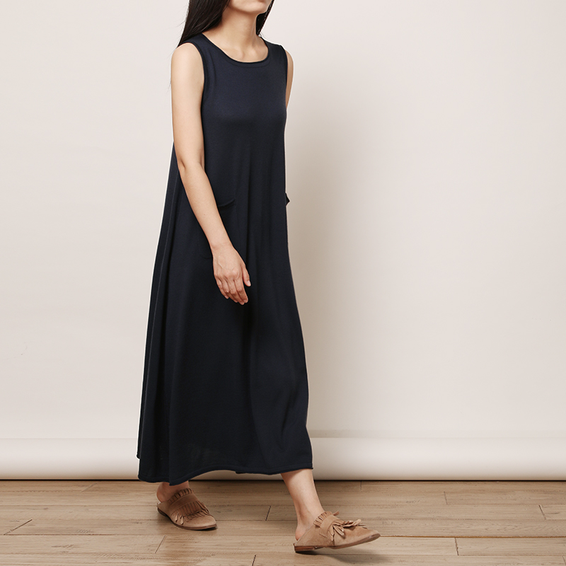 通勤A字羊绒纯色双兜背心连衣裙