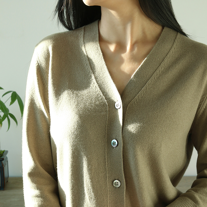 APCSHOP小山羊绒针织V领简约开衫