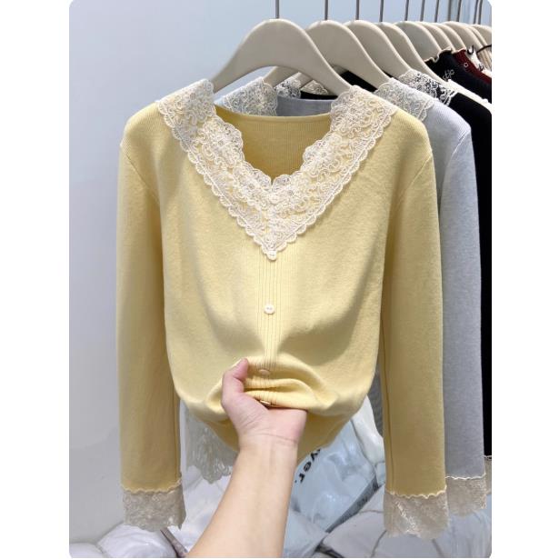 专柜嫩黄色v领蕾丝拼接针织衫女内搭打底秋冬季韩系减龄显白上衣