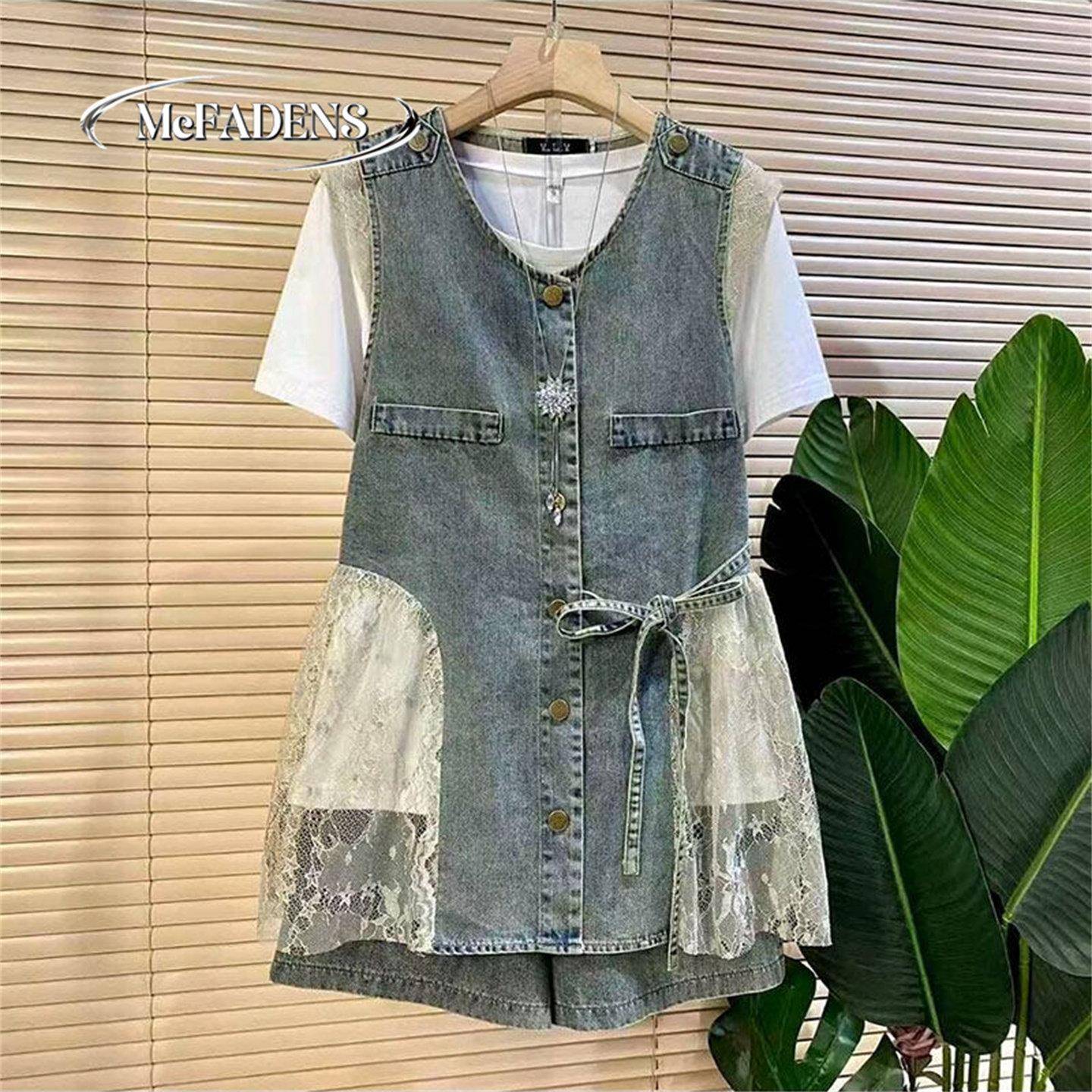 香港夏季新款时尚蕾丝拼接牛仔马甲百搭短裤大码女装打底衫套装潮