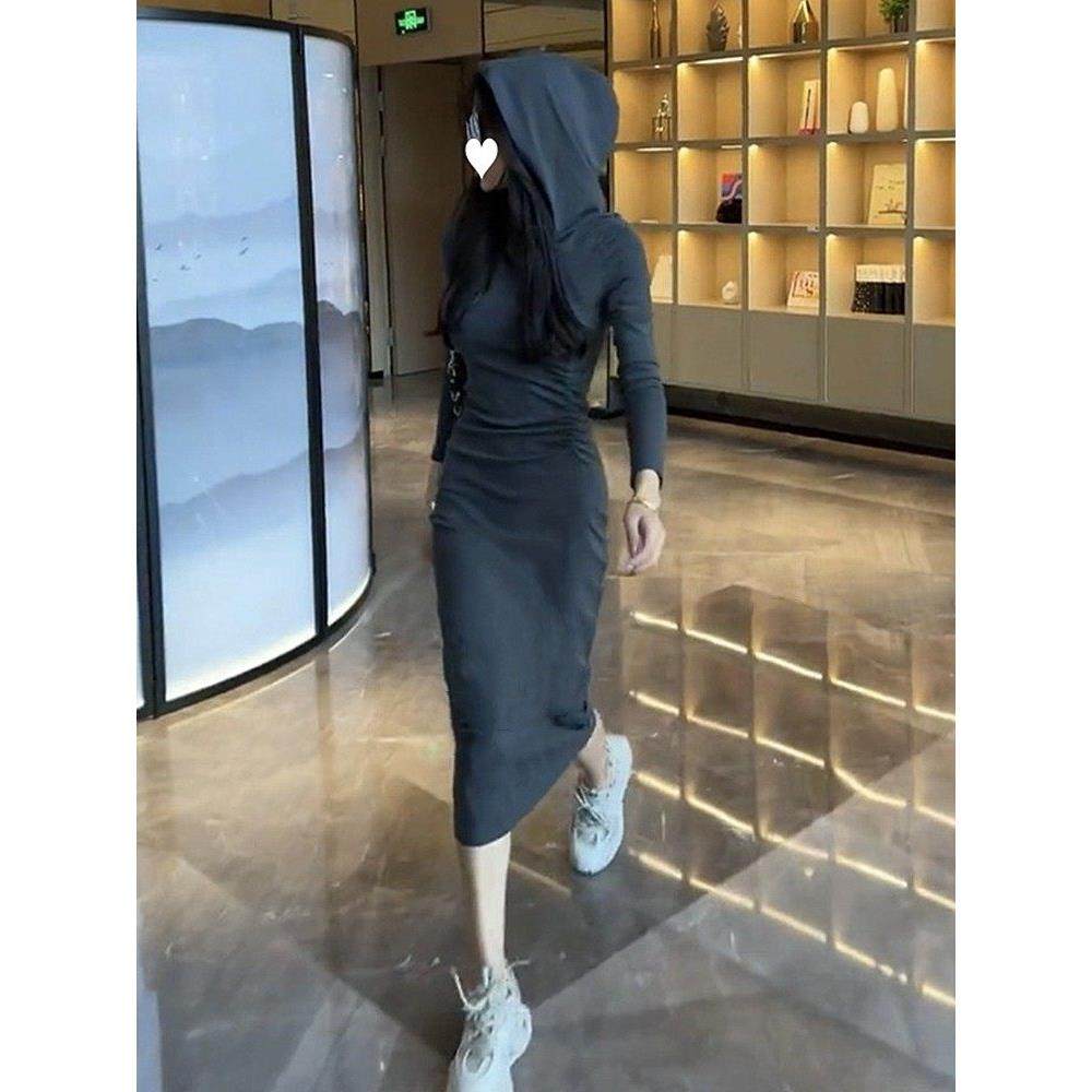 香港连帽长袖连衣裙女2024秋季新款高级感气质收腰显瘦包臀长裙子