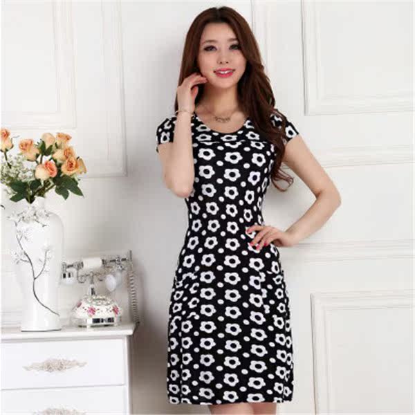 新款妈妈装夏装连衣裙中长款冰丝短袖裙子中老年大码女装修身显瘦在类目 女装/女士精品, 大码女装中 - 来自Buy2taobao.com提供专业的淘宝代购服务