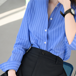 女通勤上衣简约衬衣上班族上衣 衬衫 TRR 时髦飙升纯净蓝竖条纹长袖