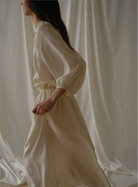 commuse memory『晨光漫褶』设计感打条压褶灯笼袖收腰连衣裙女