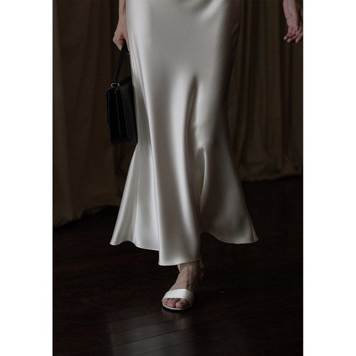 commuse水波纹缎面长款半身裙