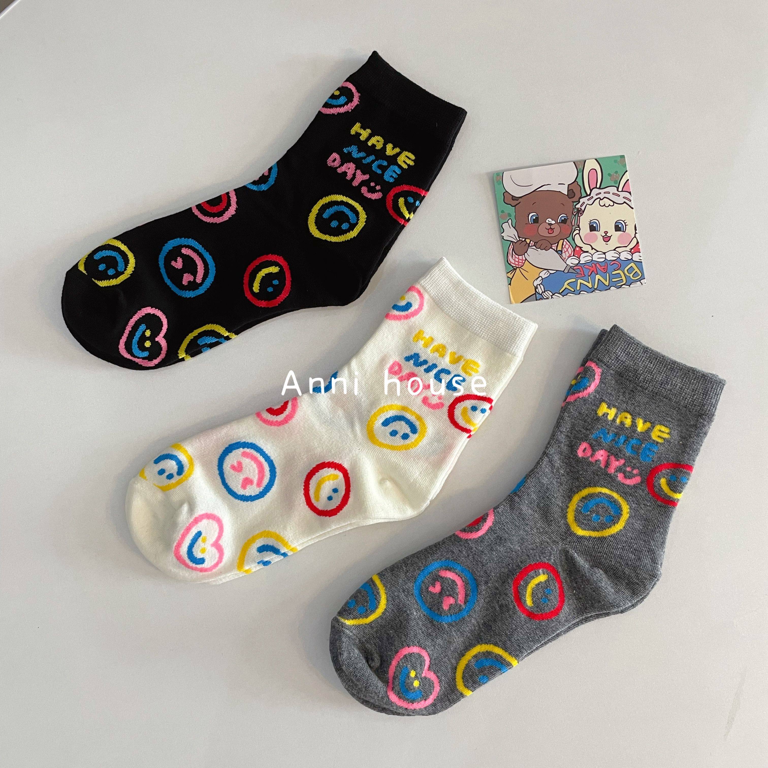 袜子女中筒袜纯棉学生秋款日系可爱白色笑脸秋冬潮流百搭彩色字母