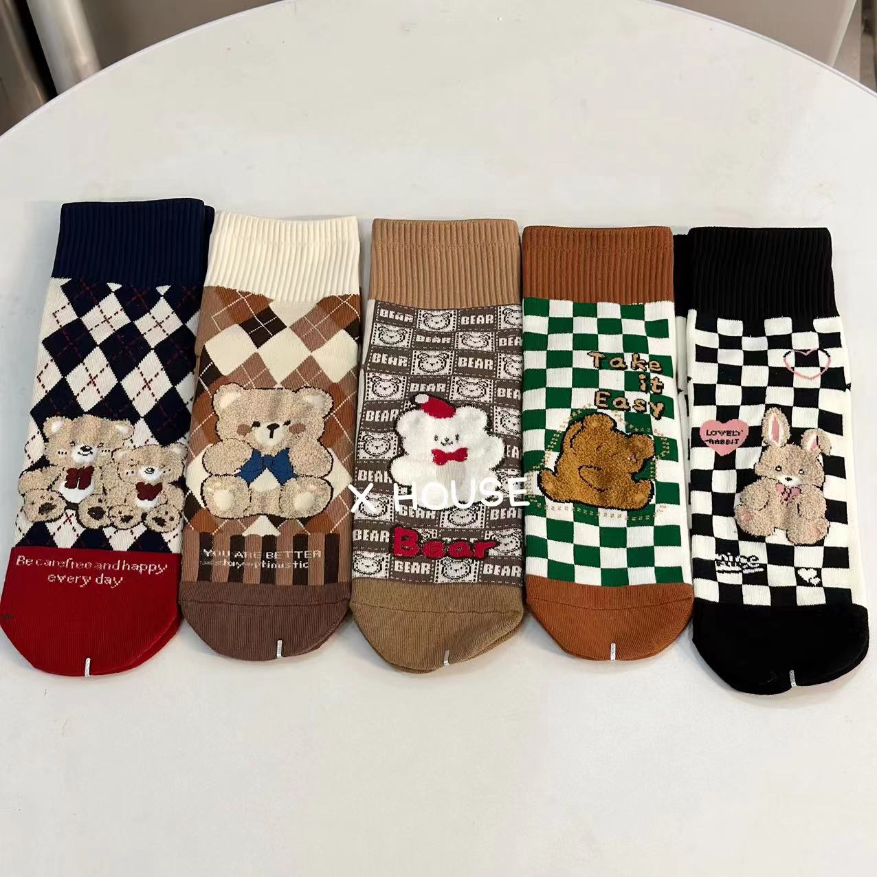 可爱小熊咖色系中筒纯棉袜子