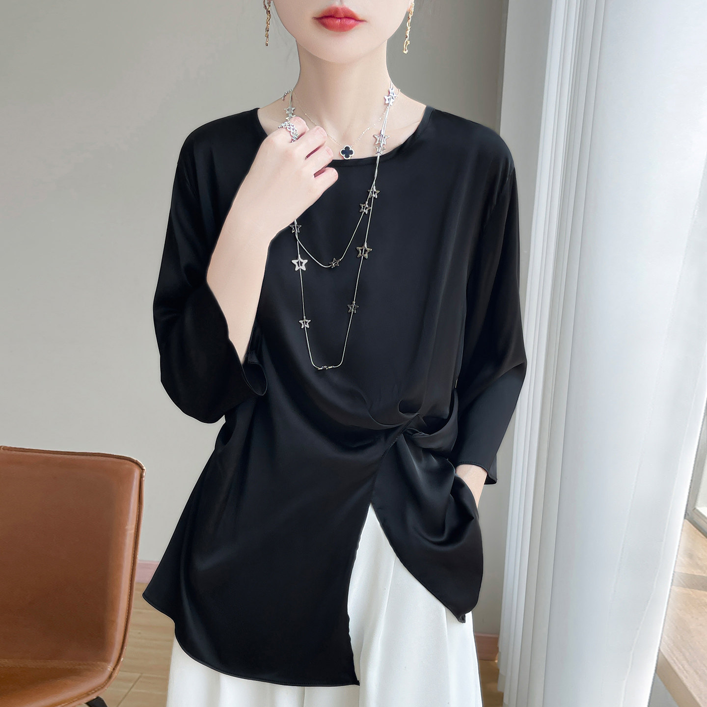 设计感拿褶开叉缎面短袖女圆领宽松慵懒风T恤时尚七分袖百搭上衣,女装/女士精品,真丝上装,淘宝优惠券,粉丝福利购,淘宝优惠卷