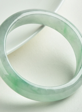 缅甸冰种翡翠手镯圆条飘绿玉镯子玻璃种正圈玉冰种单色玉手镯