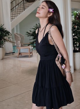 许路儿LUREHSU正品代购R231202选品系列:V领短吊带连衣裙洋裝黑白