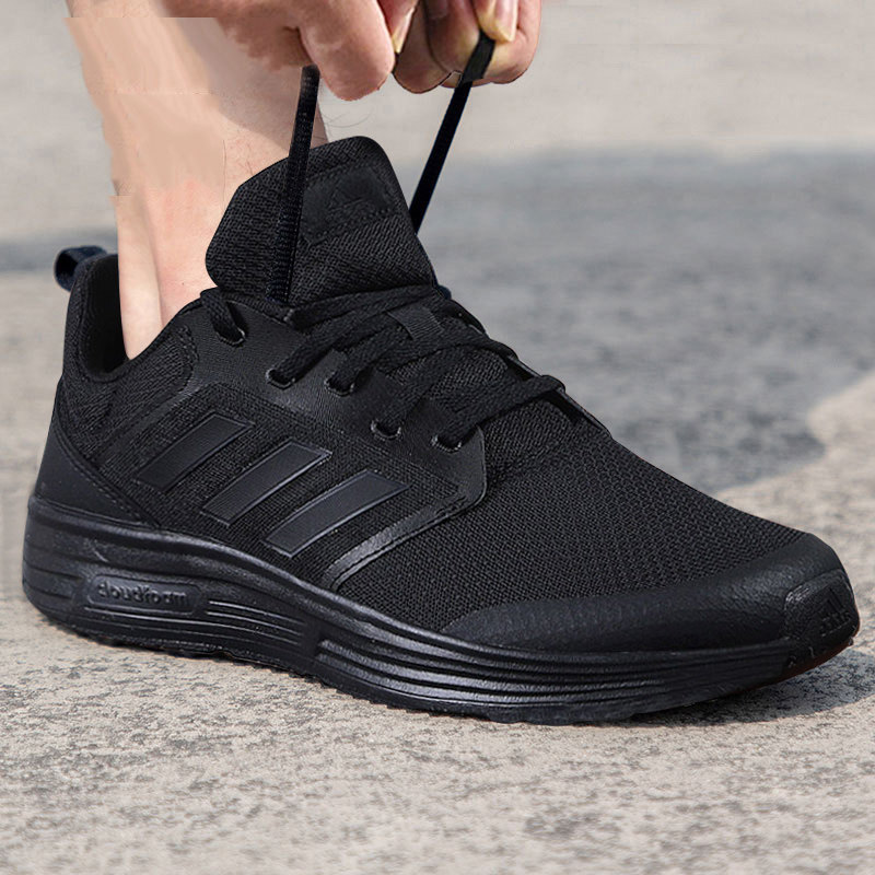 阿迪达斯男鞋黑武士官网旗舰正品冬季新款纯黑跑步鞋黑色运动鞋男