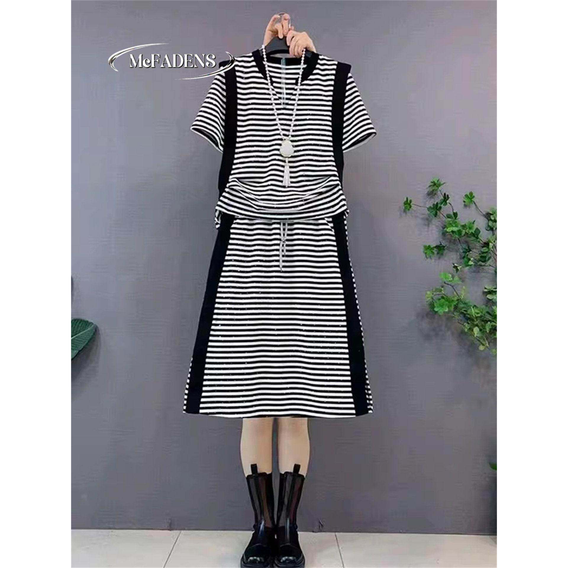 香港夏季胖妹妹大码女装新款简约条纹烫钻短袖上衣半身裙休闲套装