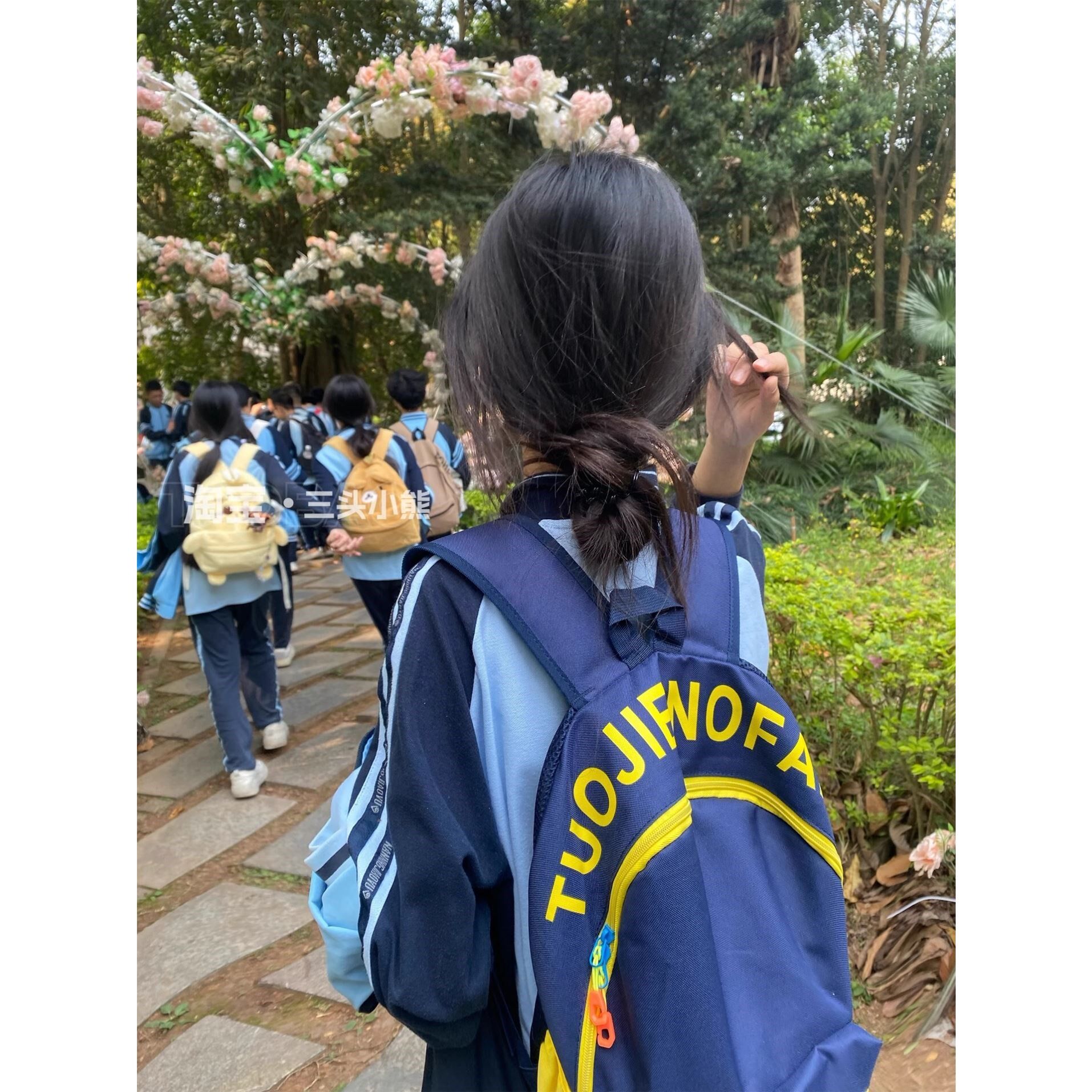 高颜值书包小众ins双肩包大学生初中高中女生可爱撞色混的人背包