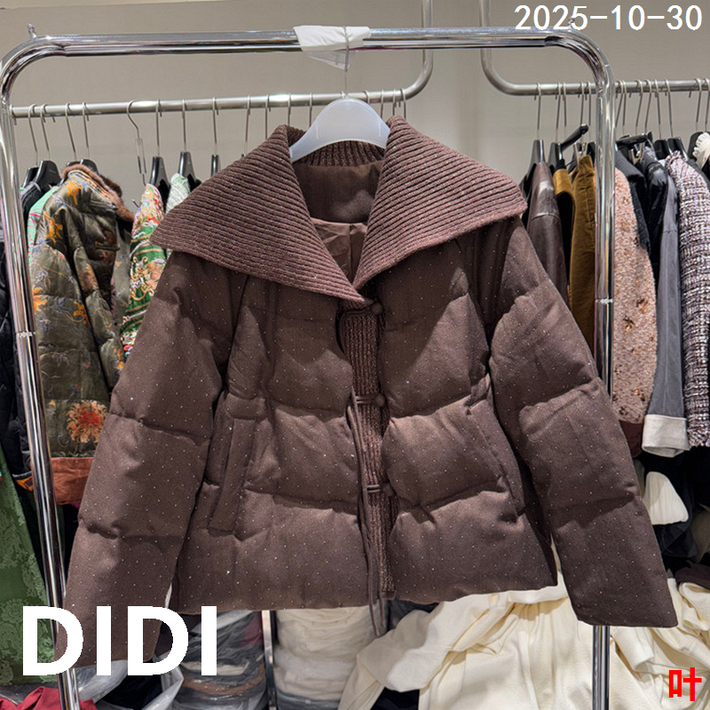 欧洲站2025冬季新款大翻领复古盘扣烫钻羽绒服女白鹅绒外套8038