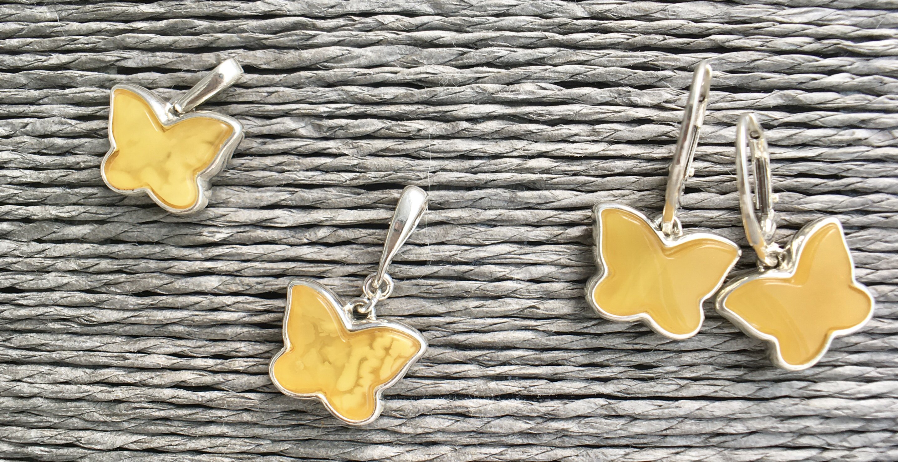 波兰进口鸡油红白蜜蜡蝴蝶吊坠耳饰气质个性时尚百搭度假风节日礼