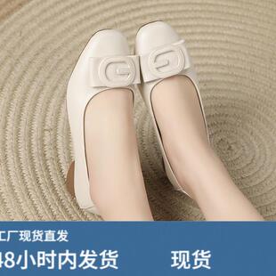 真皮妈妈鞋平头单鞋女粗跟软底时尚中老年休闲皮鞋子大尺码低跟女