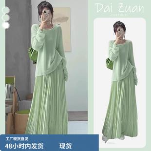 秋装2025新款多巴胺穿搭独特漂亮清纯系松弛感薄荷绿半身裙子套装