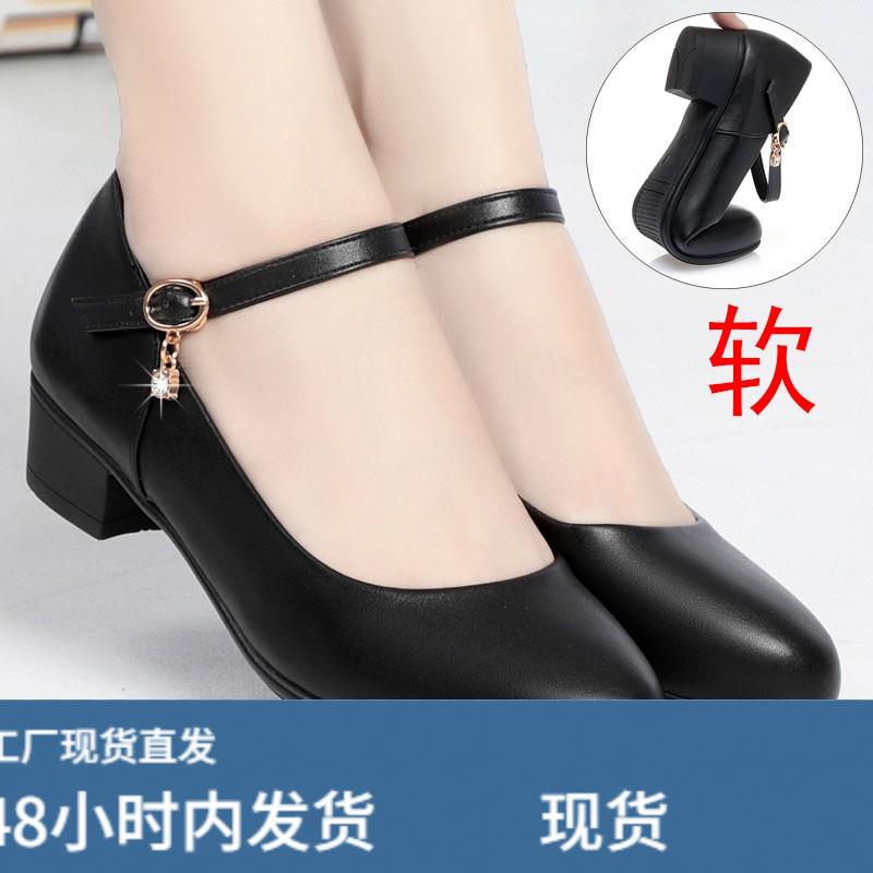 真皮软底一字扣带中老年妈妈单鞋跳舞女鞋大尺码圆头工作鞋女士皮