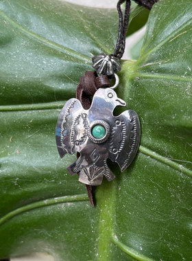 美国松石油蜡绳月抛雷鸟项链